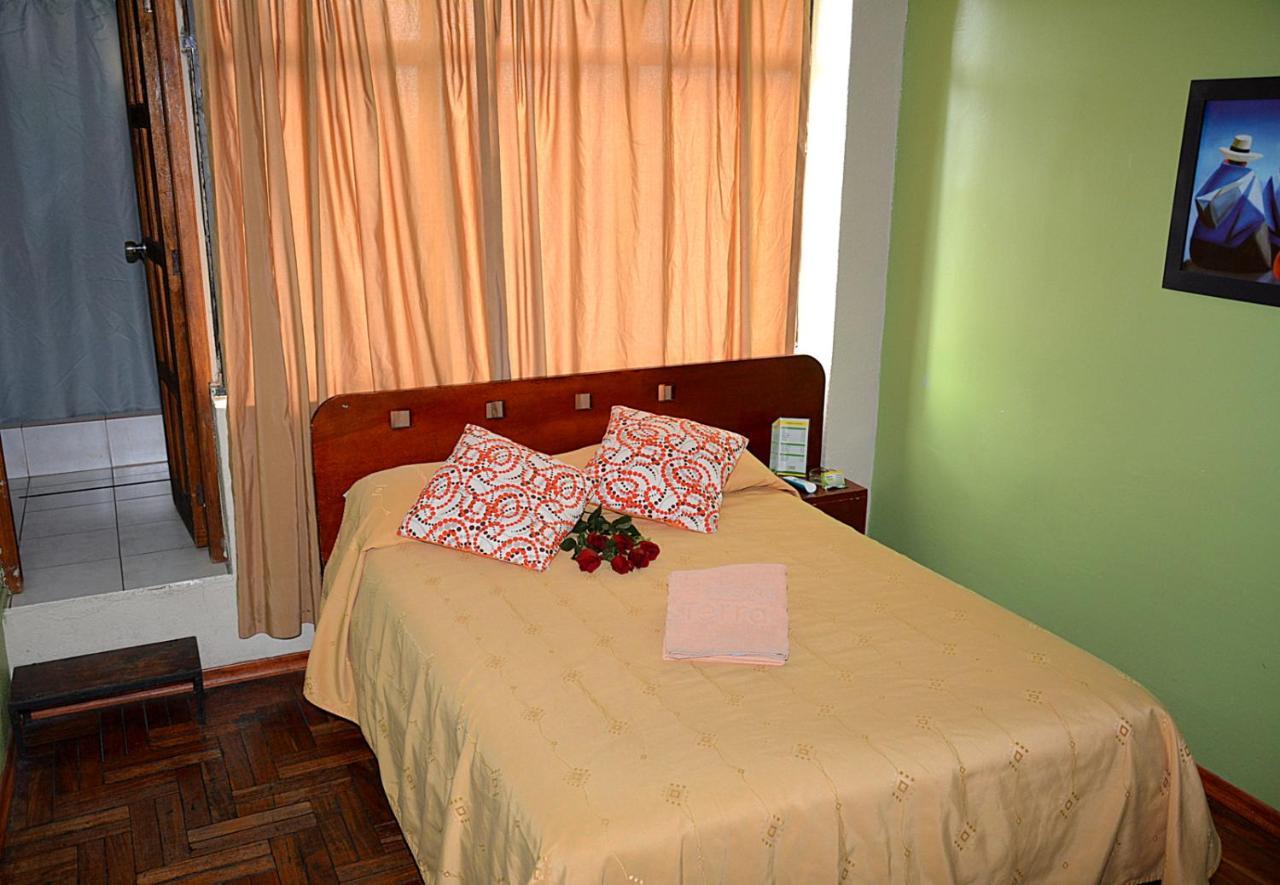 Hostal Terra 2 - El Condado Quito Extérieur photo